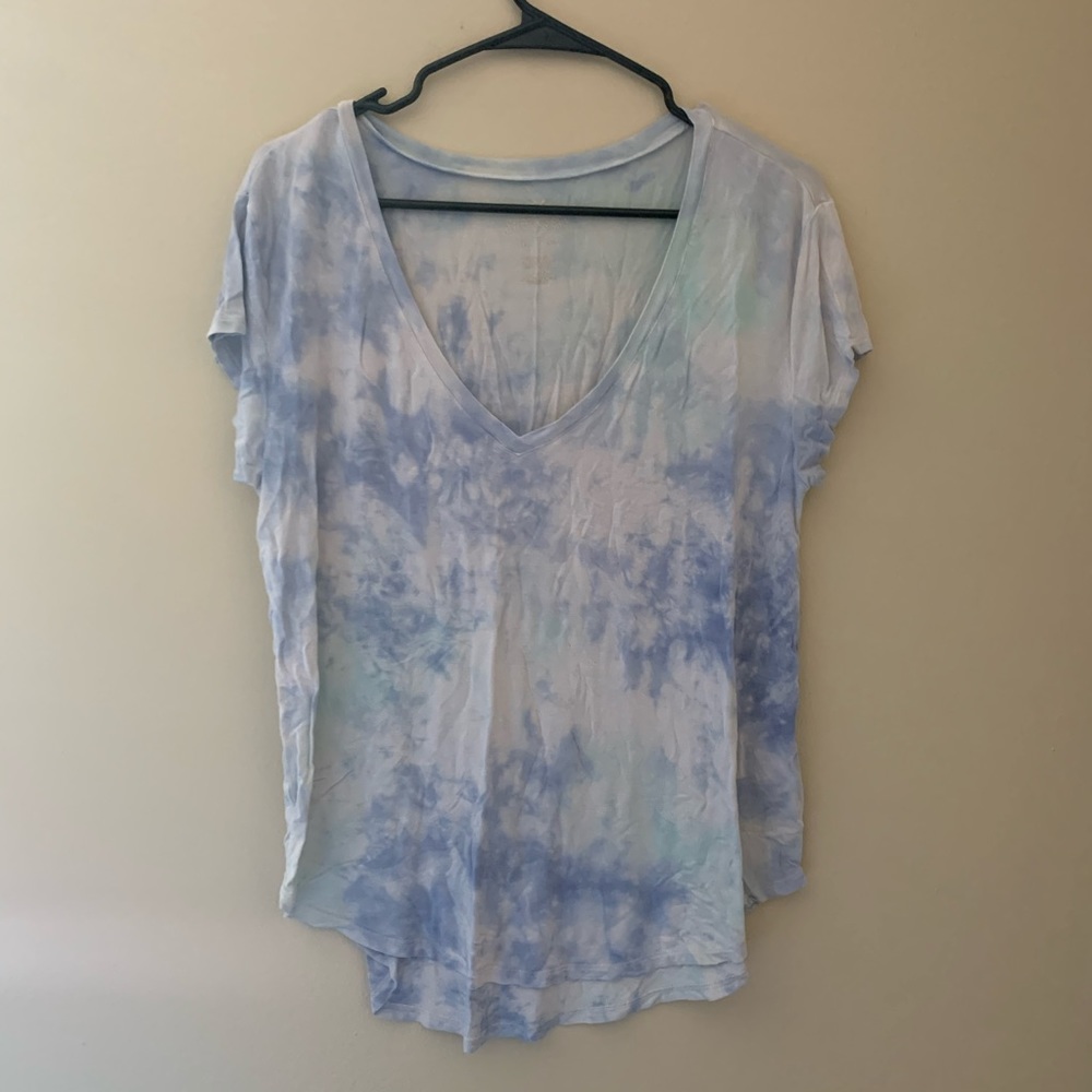 AEO Blue Tyedye vneck tee